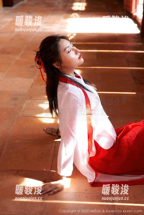 蜜桃社-缇娜美Tinami 蜜桃社 - 缇娜美Tinami奶牛美图合集:带你遨游在可爱的云端