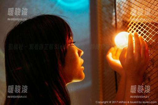 蜜桃社-谢芷馨Sindy 蜜桃社 - 观看谢芷馨Sindy的圣诞,瞬间觉得那柔光洒在心里,真好!
