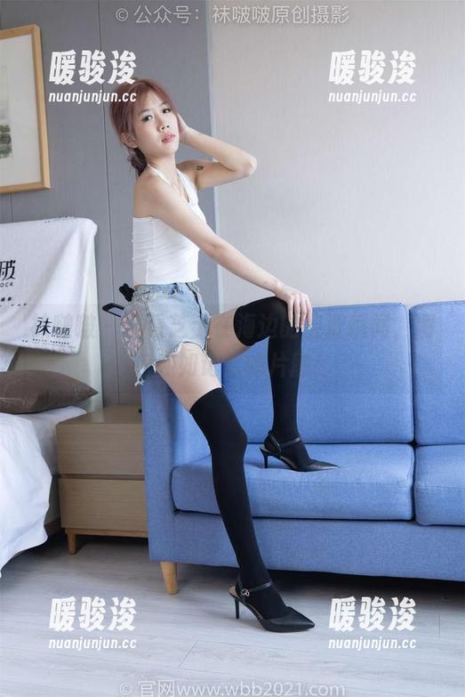 袜啵啵 - 观看芝士在海边的羞涩瞬间，图包宛如记忆的片段！