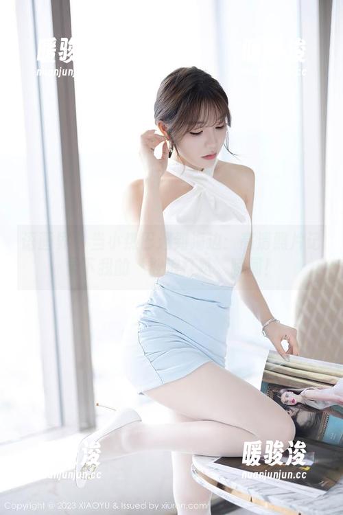 语画界 - 当小热巴遇到海边：高清照片记录下我的‘被浪打趴’瞬间！