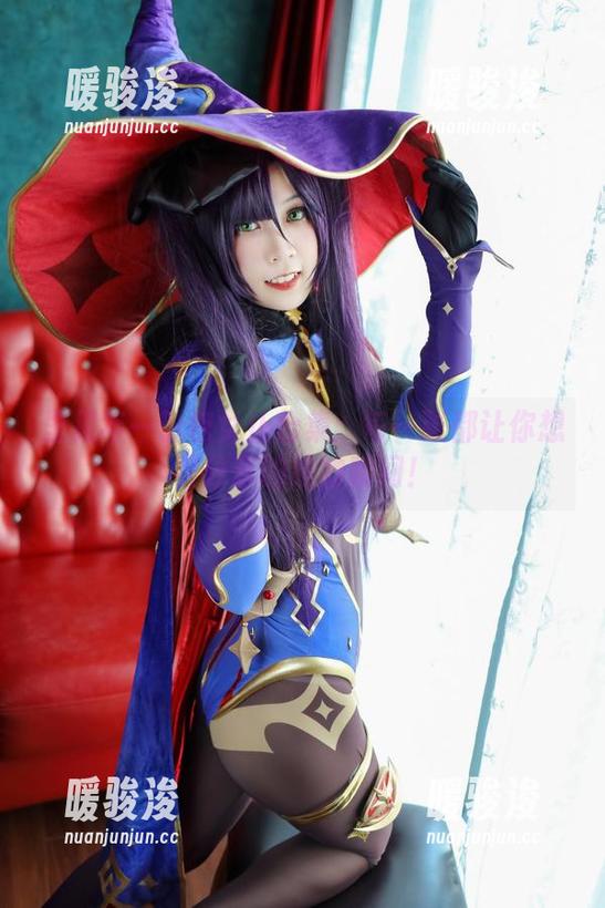 里见年一粉色女仆合集：每一张都让你想要分享的绝妙瞬间！
