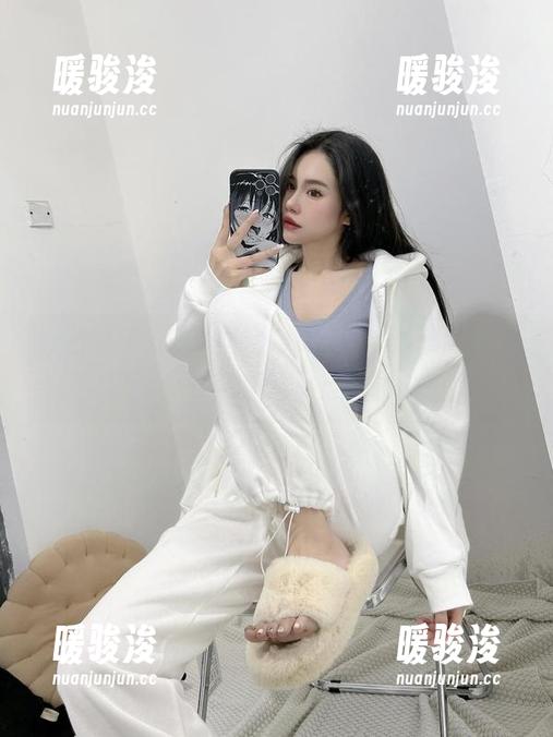 微密圈 - 最新写真集，陈佩奇的吊带白丝照片，开启你的白日梦模式！