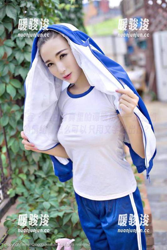 青豆客-谭晓彤 青豆客 - 黑白写真里的谭晓彤——那些细腻的情绪,怎么可以只用文字说出口?